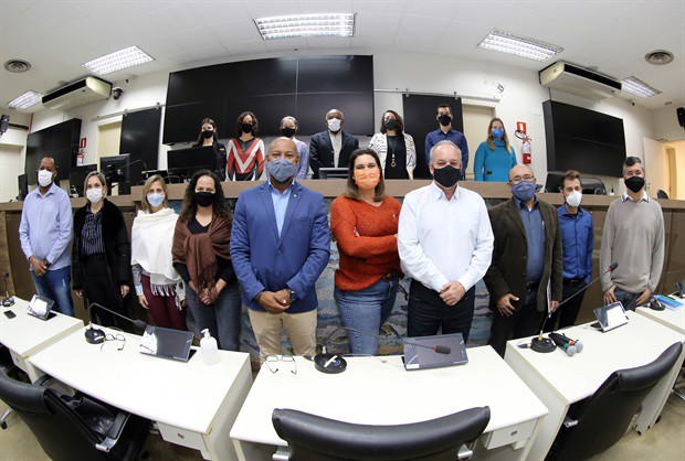 Servidores de carreira que assumiram cargos de chefia foram apresentados à Mesa Diretora da Casa 