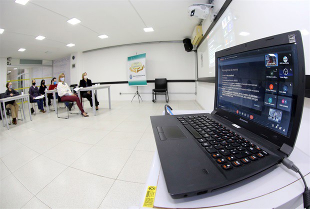 Curso "A Lei Geral de Licitações e Contratos Administrativos e suas inovações" é dividido em 10 aulas