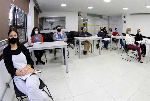 Curso "A Lei Geral de Licitações e Contratos Administrativos e suas inovações" é dividido em 10 aulas