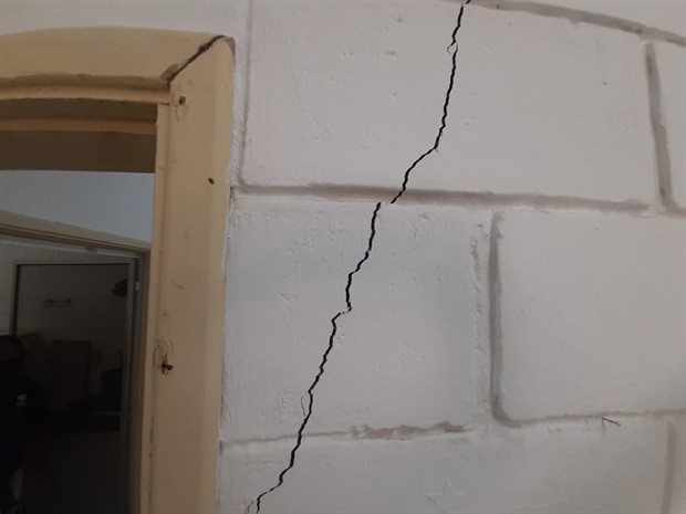 Escola apresenta problemas estruturais