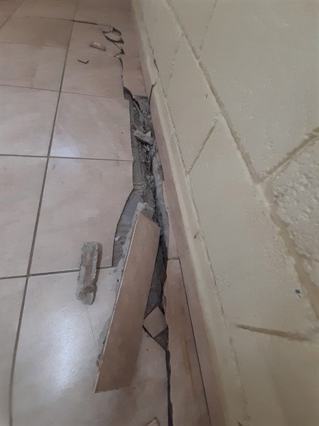 Escola apresenta problemas estruturais