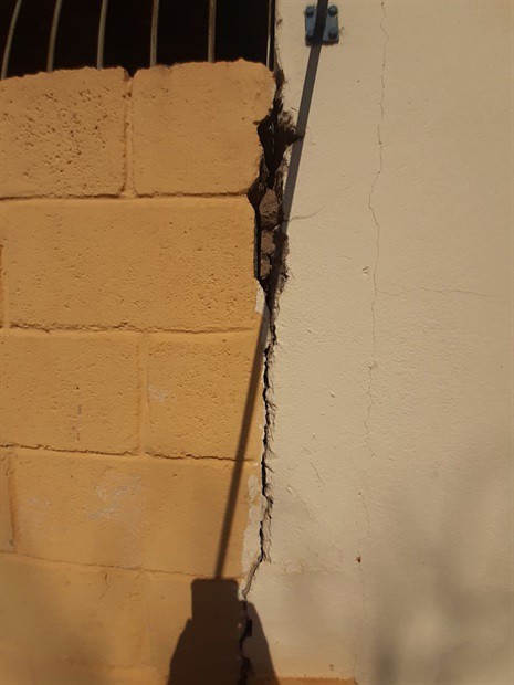 Escola apresenta problemas estruturais