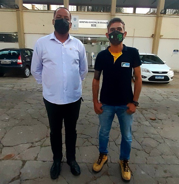 Vereadores Thiago Ribeiro (PSC), no lado esquerdo, e o vereador Thiago Ribeiro (PAT)