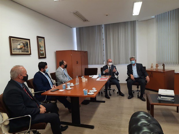 Presidente da Câmara, Gilmar Rotta, em reunião no Ministério Público do estado de São Paulo
