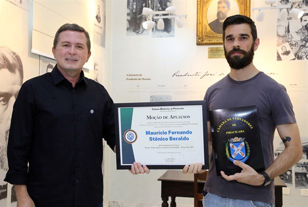 A entrega da moção ocorreu na manhã desta segunda-feira (27)