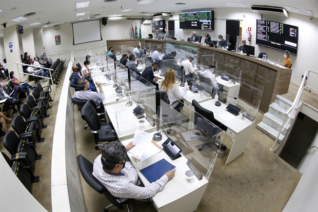 PLC foi rejeitado em reunião extraordinária na noite desta segunda-feira (27)