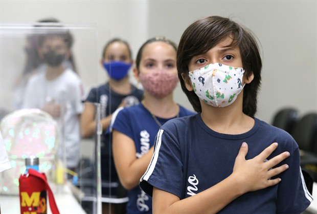 Estudantes simularam a realização de uma reunião ordinária e votaram um projeto de lei