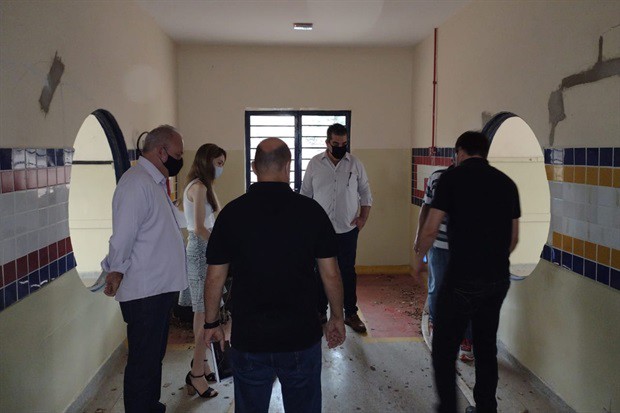 Representantes do Legislativo e Executivo estiveram na Escola Municipal Professor Walter Vitti nesta quinta-feira (7)