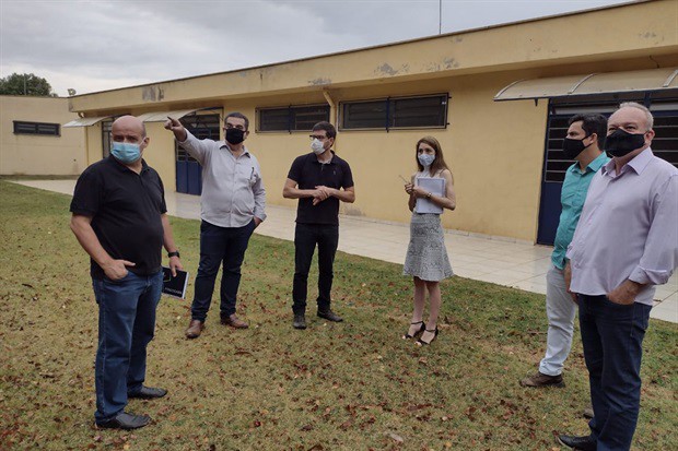 Representantes do Legislativo e Executivo estiveram na Escola Municipal Professor Walter Vitti nesta quinta-feira (7)