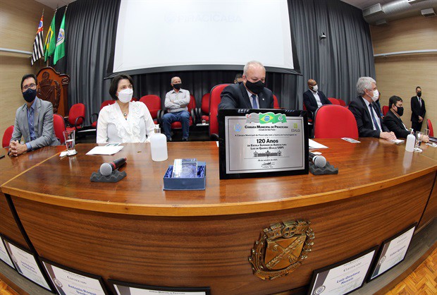 Solenidade marcou a reabertura do salão nobre "Helly de Campos Melges" . Evento respeitou as restrições sanitárias
