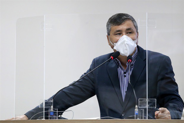 Vereador Pedro Kawai parabeniza vereadoras pela moção de aplausos