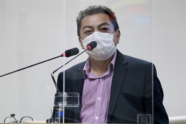 José Edvaldo Brito ocupou a tribuna popular da Câmara nesta segunda-feira (18)