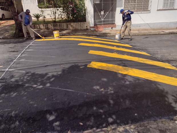 Redutor de velocidade foi construído na avenida do Café