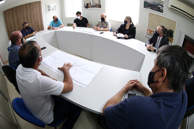 Comissão de Obras se reuniu, na terça-feira (26), com representantes da Prefeitura