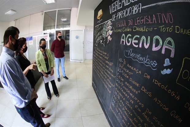 Comitiva de Itatinga visita Escola do Legislativo
