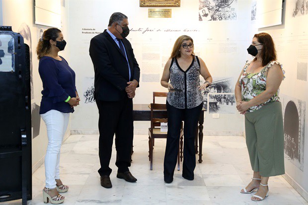 Honraria foi entregue na noite desta quinta-feira (18), no hall de entrada do Salão Nobre da Câmara Municipal de Piracicaba