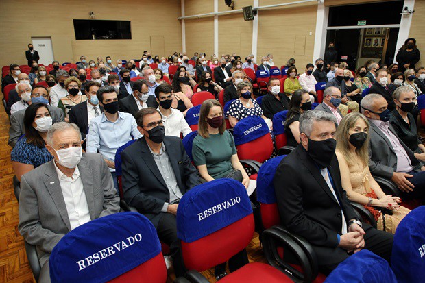 Reunião solene aconteceu no Salão Nobre "Helly de Campos Melges"