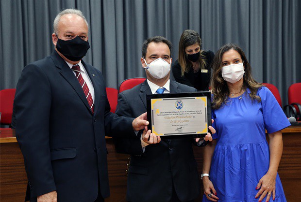 Gilmar Rotta (Cidadania) entrega Titulo de Cidadão a Erick Gomes