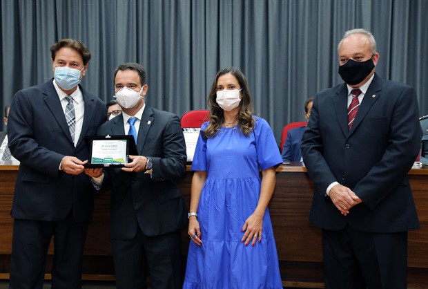 Carlos Joussef homenageou em nome da Unimed Piracicaba