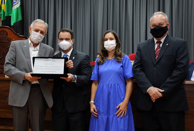 Roberto Tadeu Chamma entregou homenagem em nome do Simespi