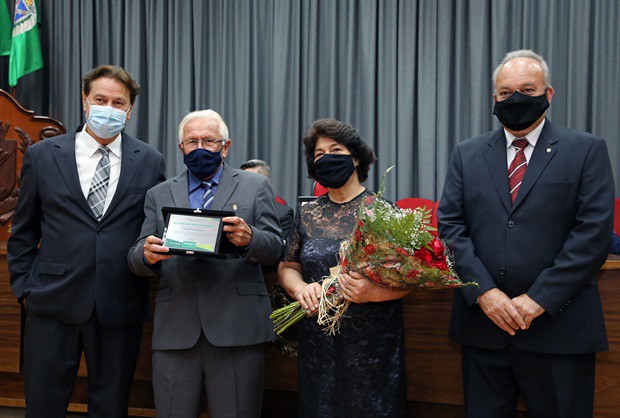 Carlos Joussef homenageou em nome da Unimed Piracicaba