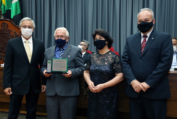 Lourenço Tayar entregou homenagem em nome do Funseg (Fundo de Segurança)