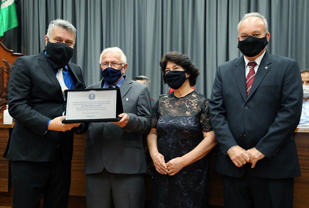 Hugo Liva entregou homenagem do Sindicato dos Metalúrgicos de Piracicaba e Região