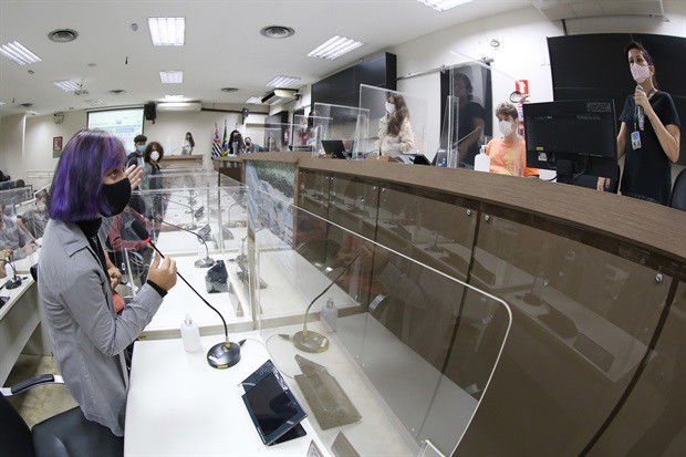 Alunos da Waldorf Novalis simulam discussões políticas na Câmara