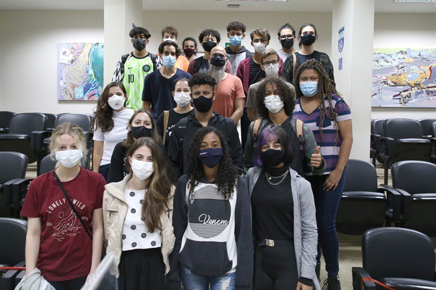 Alunos da Waldorf Novalis simulam discussões políticas na Câmara