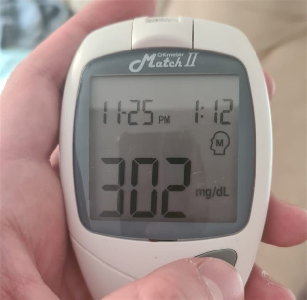 Dois minutos depois, glicemia é de 302