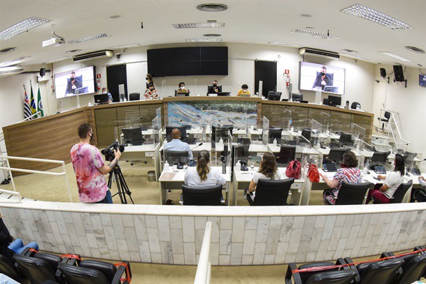 Plenário da Câmara recebeu reunião pública na tarde desta terça-feira