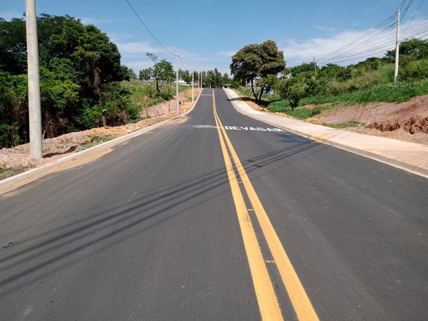 A pavimentação da rua ocorreu no trecho entre a rua Jerônimo Novoletti e rua Pedro Paulo Carregari
