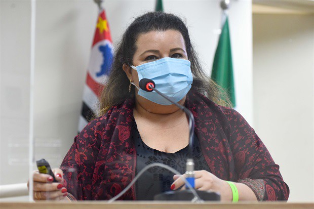 Jussara Teixeira na tribuna popular