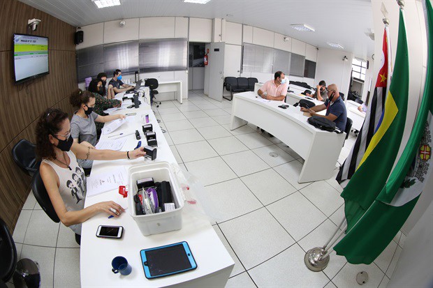 As licitações da Câmara acontecem na sala de reuniões do 2º andar do prédio anexo