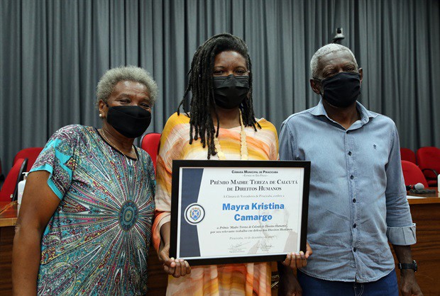 Mayra Camargo e seus pais