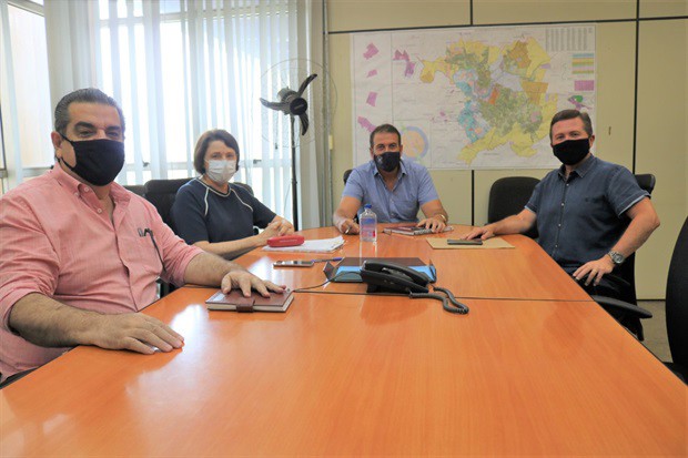 Da esquerda para a direita: Carlos Beltrame, Nancy Thame, Luciano Almeida e Laércio Trevisan Jr. 