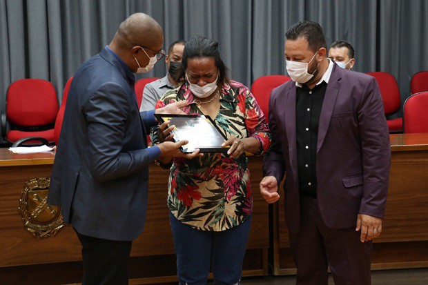 Empresária Helena Lima recebeu título de "Cidadã Piracicabana" em solenidade nesta sexta-feira