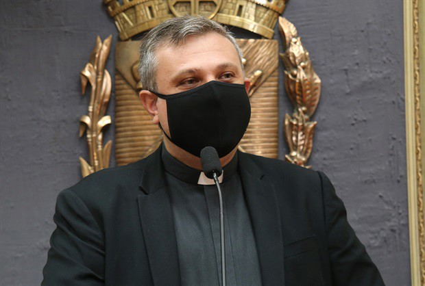 Padre Kleber Fernandes Danelon