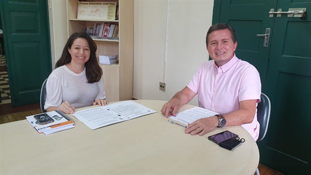 Laércio Trevisan Jr. apresenta a Jane Franco Oliveira demandas sobre trânsito e transporte na cidade