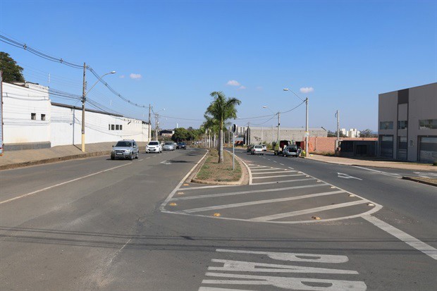 Vereador diz que, em época de chuvas intensas, o aumento de buracos em toda a extensão da via tem se tornado cada vez maior