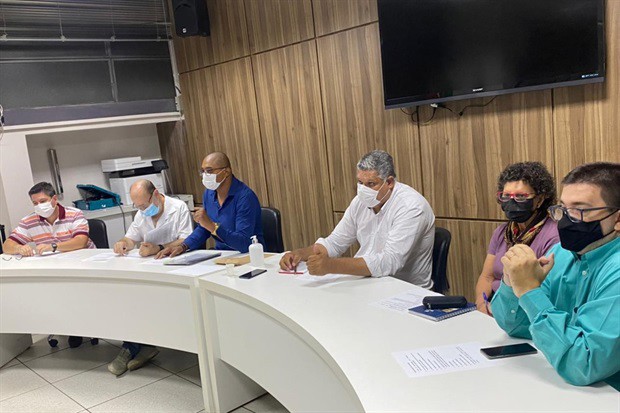 Reunião para discutir a saúde do município foi realizada na noite desta terça-feira (11)