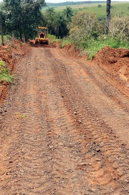Obras na estrada de Tanquã