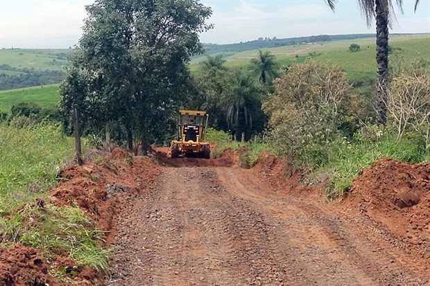 Obras na estrada de Tanquã