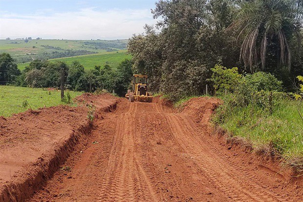 Obras na estrada de Tanquã