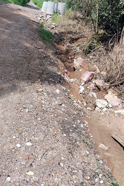 Obras na estrada Nair Borges Soares, em Ibitiruna