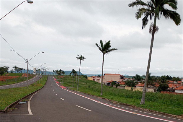 Ciclofaixa de 4,3 km foi instalada nas avenidas Oscar Lázaro Berreta e Maria Júlia de Camargo Dini, em Artemis