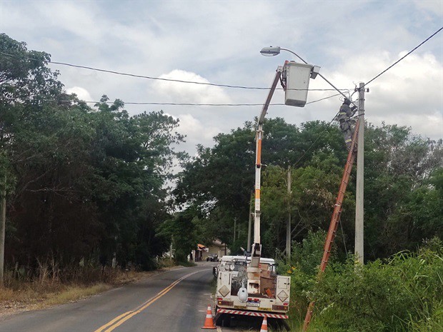 Wagnão acompanhou na manhã desta terça-feira (25) trabalho das equipes da Semob de instalação de pontos de iluminação pública na zona rural