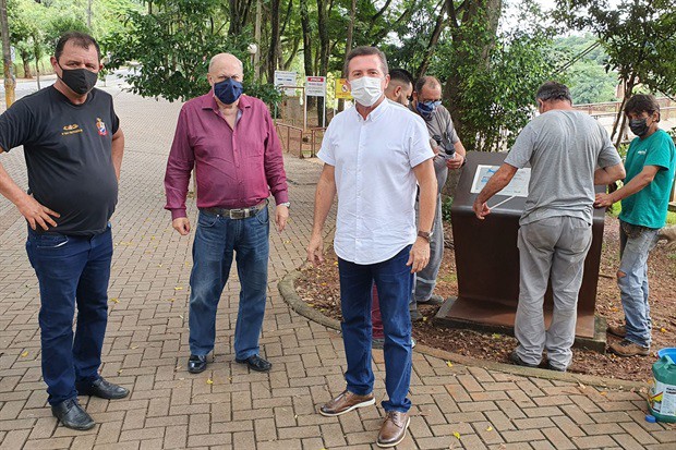 Parlamentar também pede reparo nos sanitários existentes na orla da Rua do Porto, na avenida Alidor Pecorari.