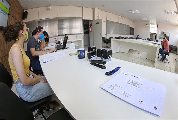 Os pregões da Câmara acontecem na sala de reuniões do 2º andar do prédio anexo