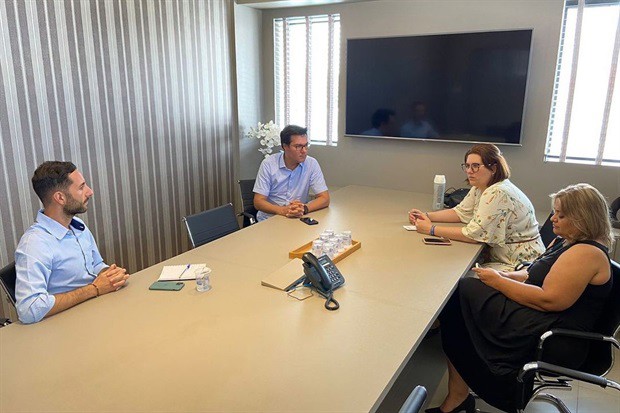 Parlamentares se reúnem com representante da Abil Grupo Unidas 